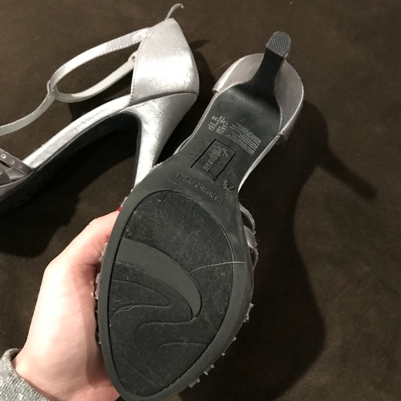 Women’s heels size 7 1/2 - Picture 3 of 4